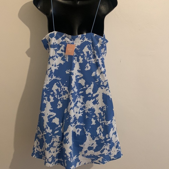 MISS LOLA Blue & white patterned dress - Picture 7 of 8